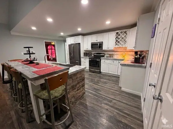 $424,900 | 2406 White Ridge Lane, Washington, IN 47501