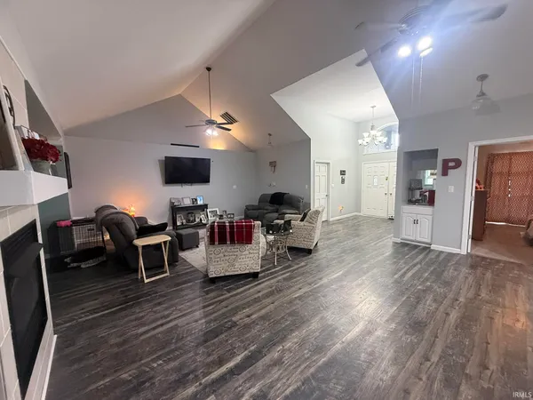 $424,900 | 2406 White Ridge Lane, Washington, IN 47501