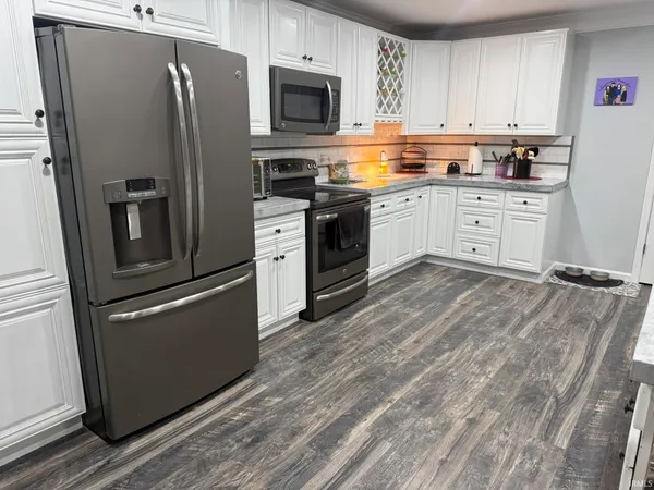 $424,900 | 2406 White Ridge Lane, Washington, IN 47501