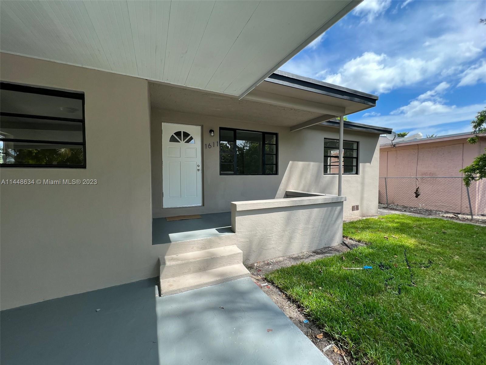 Pinewood Miami, FL 33167 - Photo 4 of 31 a view of a back yard of the house