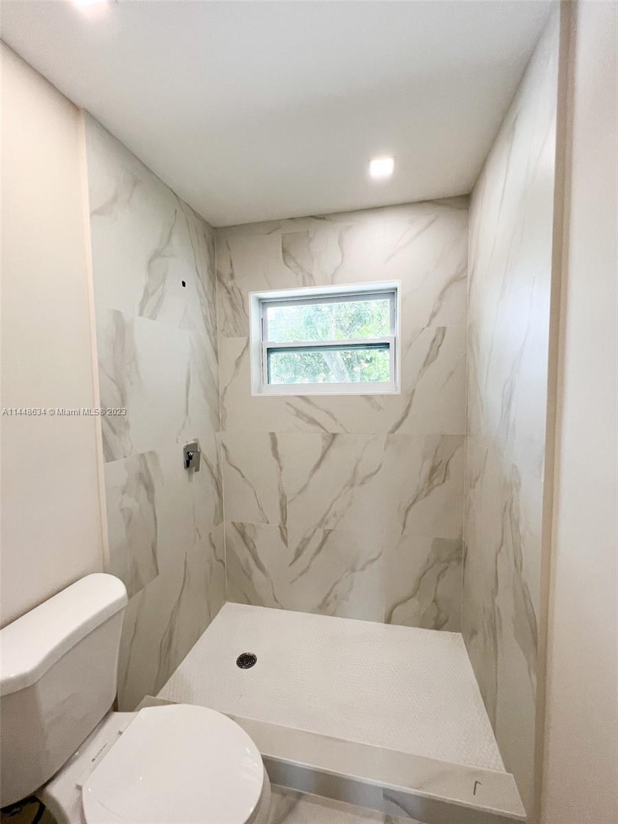 Pinewood Miami, FL 33167 - Photo 9 of 31 a bathroom with a toilet and a bathtub