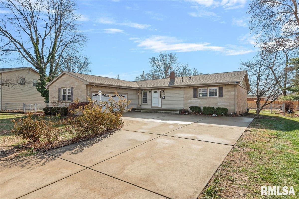 2308 Westview Drive Springfield, IL 62704 - Photo 1 of 37