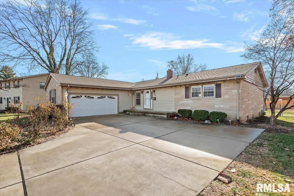 2308 Westview Drive Springfield, IL 62704 - Photo 3 of 37