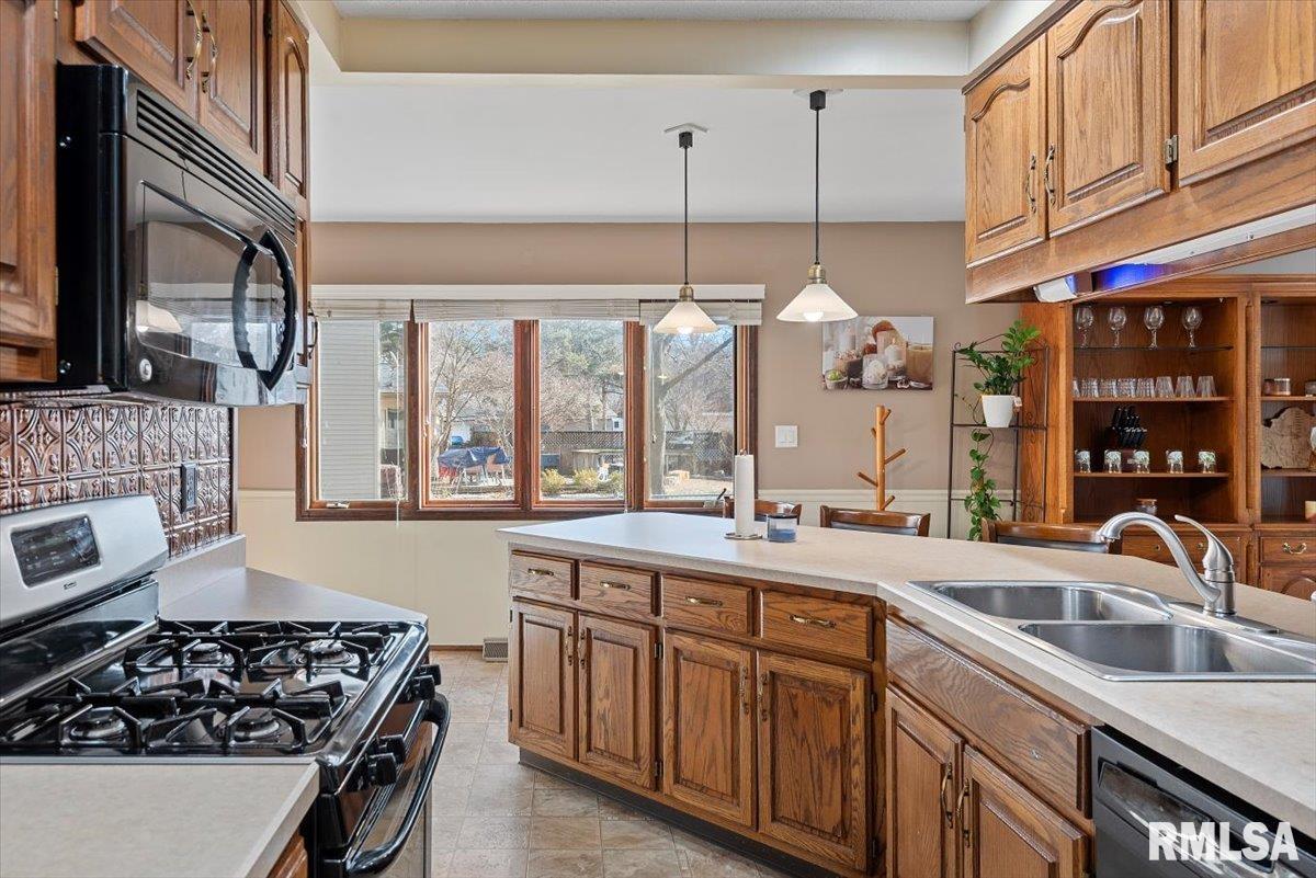 2308 Westview Drive Springfield, IL 62704 - Photo 7 of 37