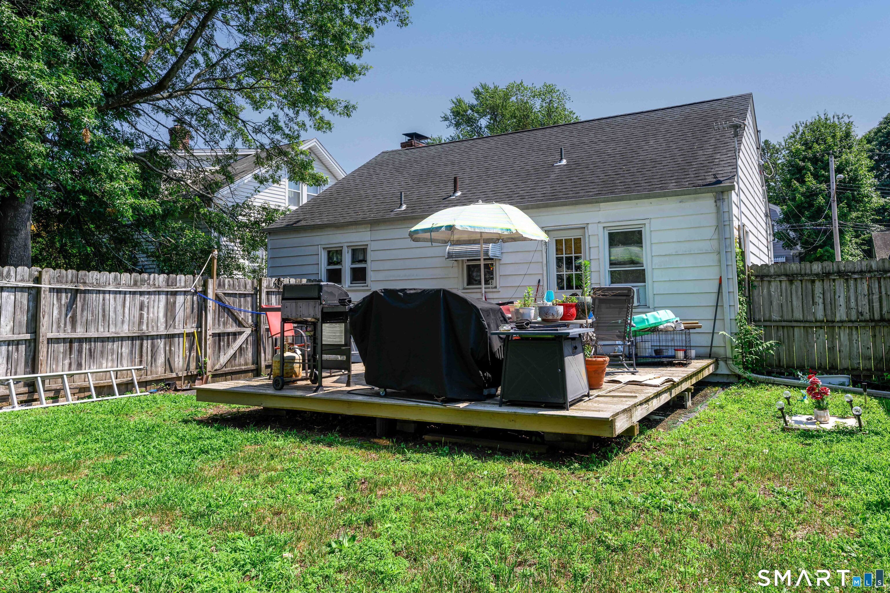 121 4th Street Hamden, CT 06514 - Photo 7 of 28