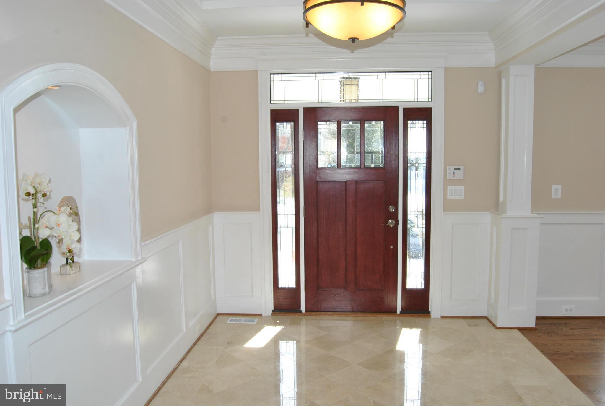 6587 Little Falls Road Arlington, VA 22213 - Photo 2 of 30 Interior (General)