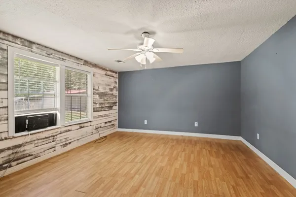 $2,400 | 432 County Road 4284, Dayton, TX 77535