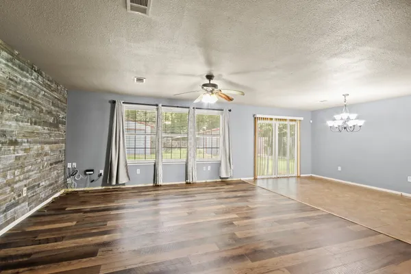 $2,400 | 432 County Road 4284, Dayton, TX 77535