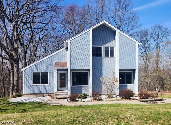 $525,000 | 40 Blossom Road, Hampton, NJ 08827