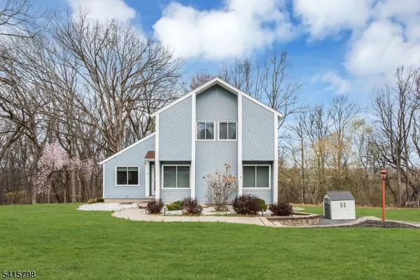 $525,000 | 40 Blossom Road, Hampton, NJ 08827