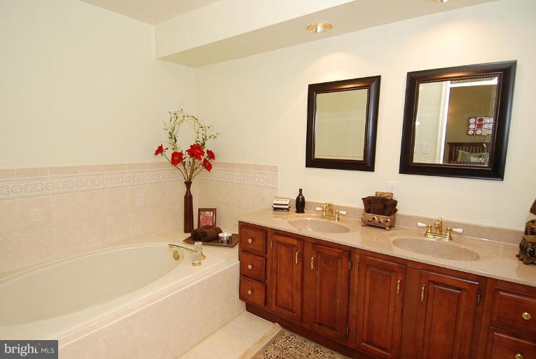 3803 Inverness Road Fairfax, VA 22033 - Photo 12 of 30 Master Bath