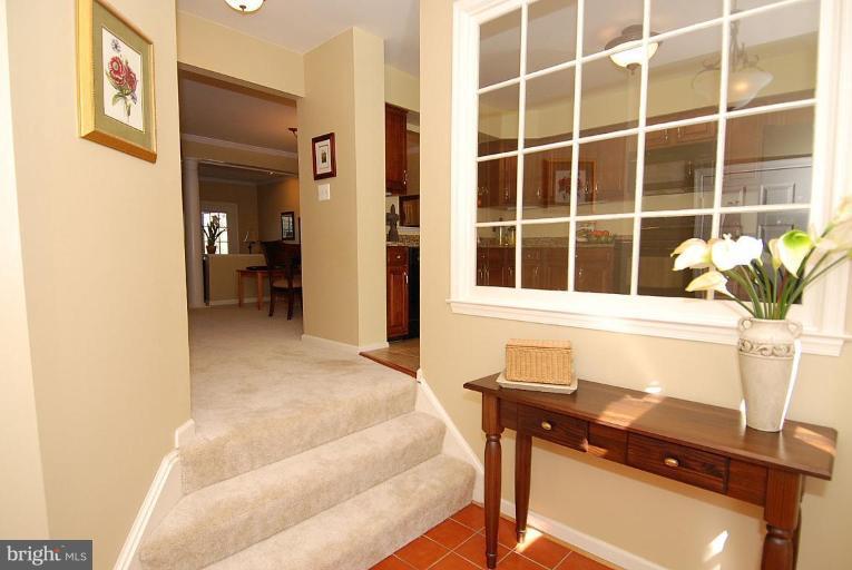 3803 Inverness Road Fairfax, VA 22033 - Photo 3 of 30 Entrance / Foyer