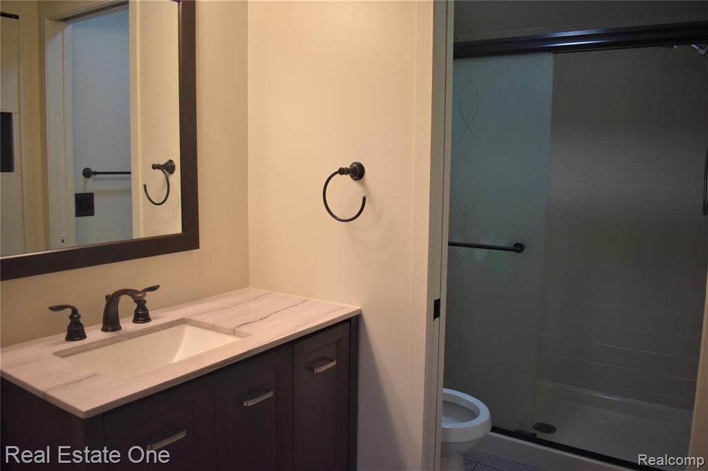 654 Glasgow Court Rochester Hills, MI 48307 - Photo 22 of 30