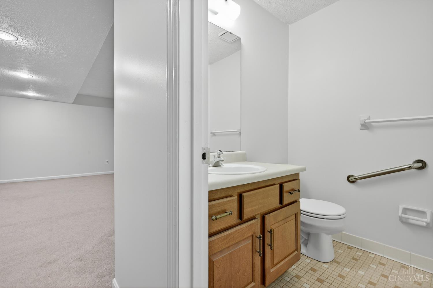 6355 Corbly Road, Unit 11 Cincinnati, OH 45230 - Photo 25 of 35 Gallery Image 25