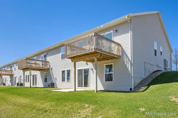 $349,900 | 1548 North Village Circle, Kalamazoo, MI 49009
