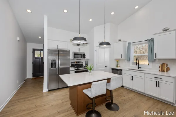 $349,900 | 1548 North Village Circle, Kalamazoo, MI 49009