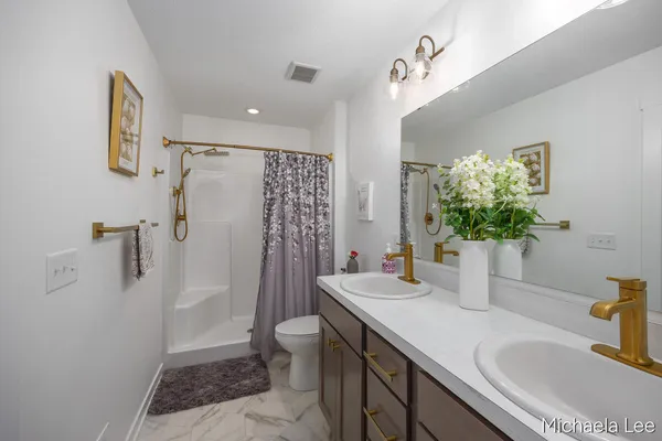 $349,900 | 1548 North Village Circle, Kalamazoo, MI 49009