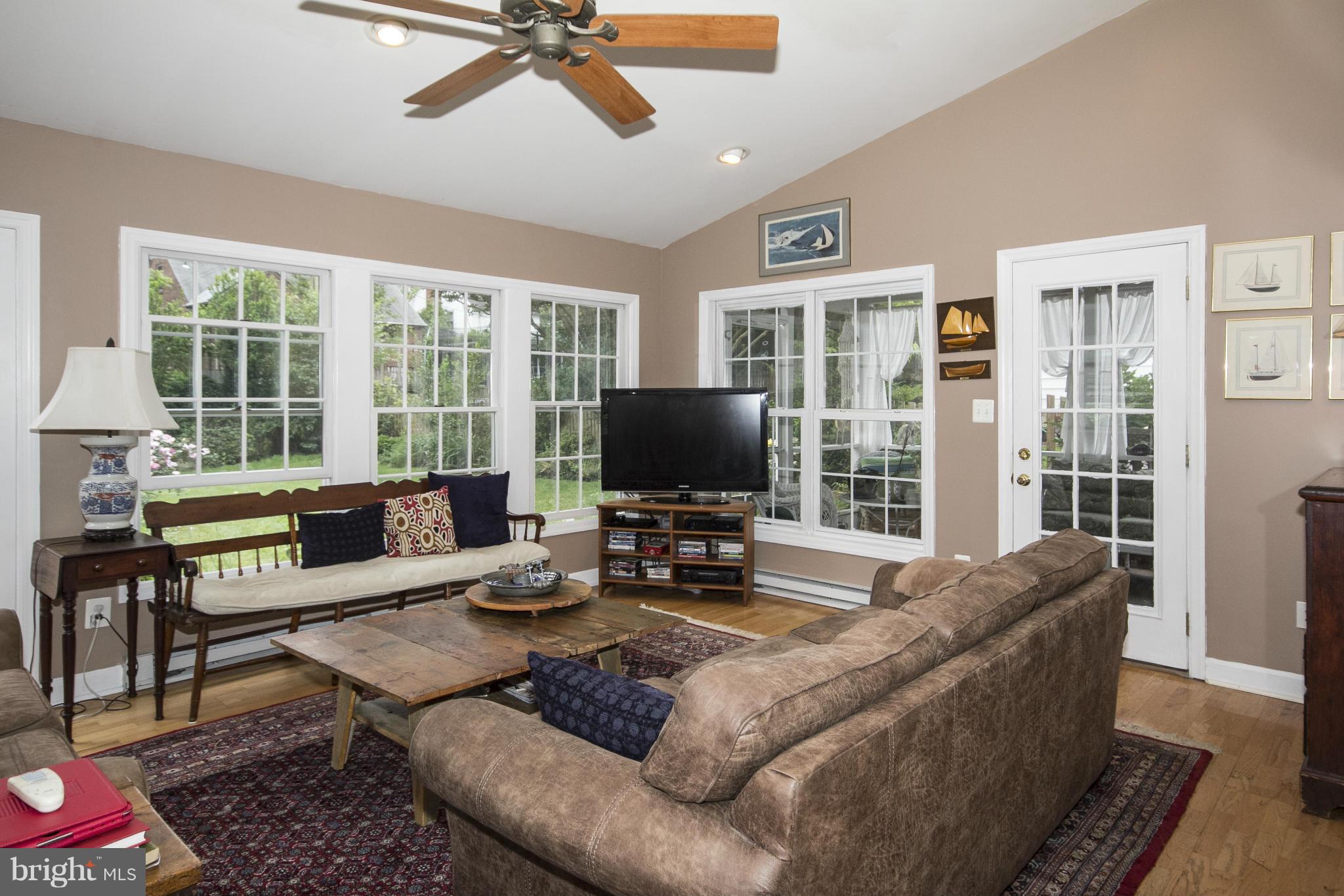 609 Overbrook Road Baltimore, MD 21212 - Photo 11 of 29 Family Room