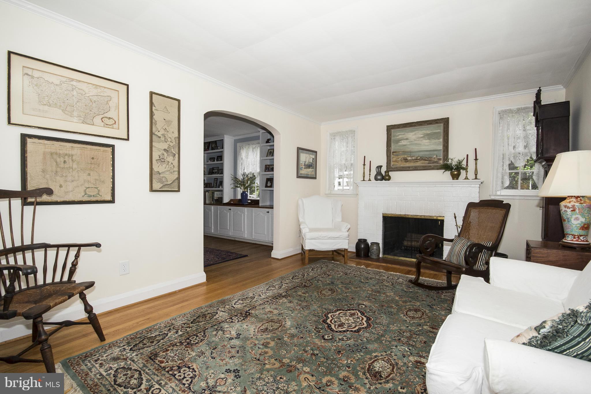609 Overbrook Road Baltimore, MD 21212 - Photo 3 of 29 Living Room
