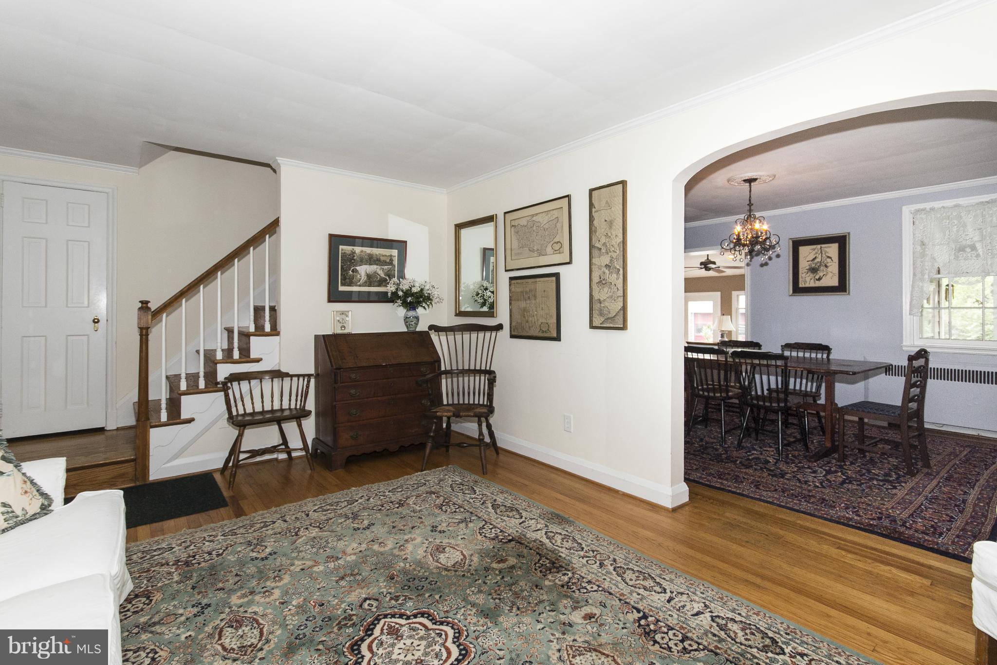 609 Overbrook Road Baltimore, MD 21212 - Photo 21 of 29 Living Room