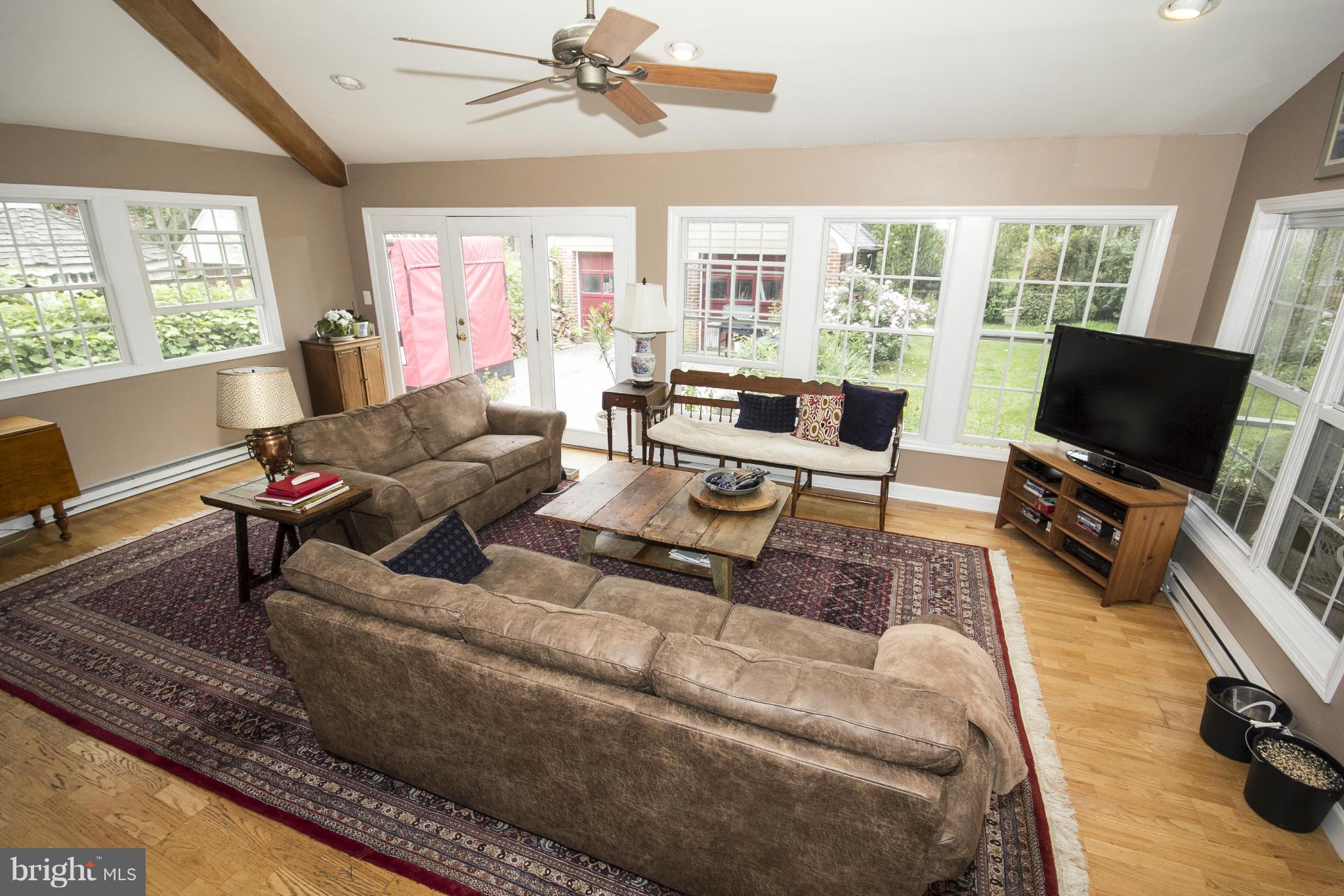 609 Overbrook Road Baltimore, MD 21212 - Photo 6 of 29 Family Room