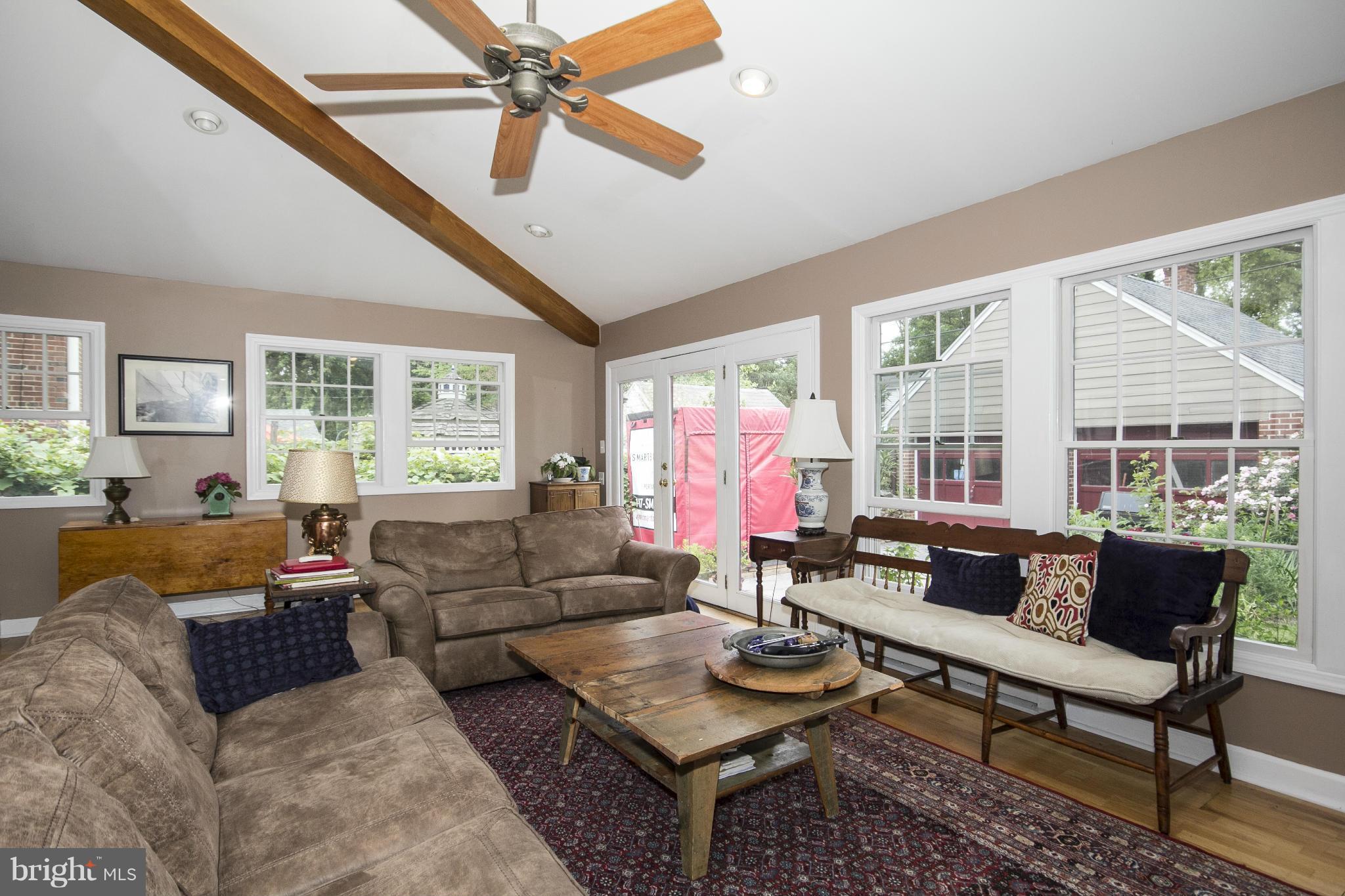 609 Overbrook Road Baltimore, MD 21212 - Photo 8 of 29 Family Room