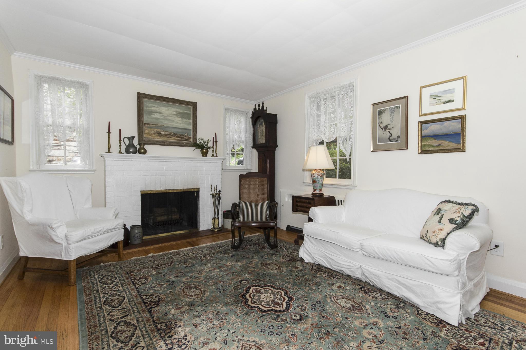 609 Overbrook Road Baltimore, MD 21212 - Photo 10 of 29 Living Room