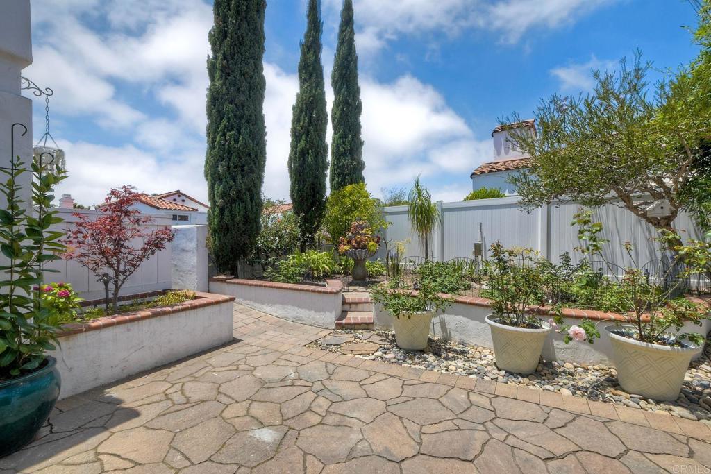 4710 Majorca Way Oceanside, CA 92056 - Photo 5 of 42 Beautifully landscaped