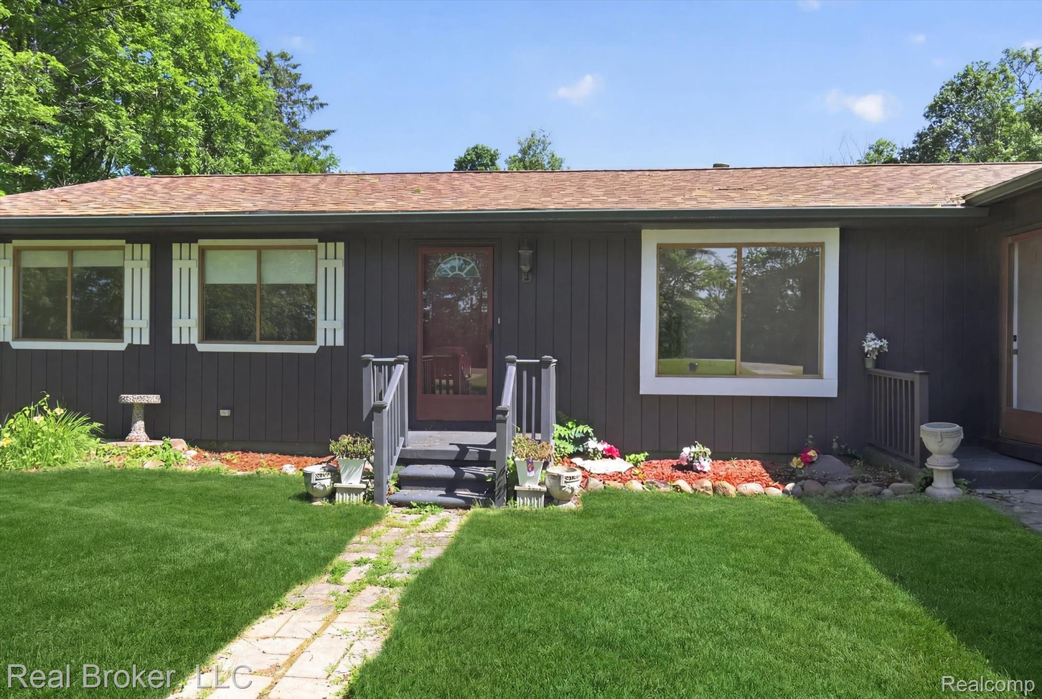 48050 Hull Road Belleville, MI 48111 - Photo 3 of 39 Front house