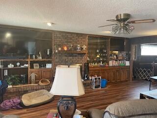 4515 South Bonham Street Amarillo, TX 79110 - Photo 4 of 21 a living room with furniture and a table