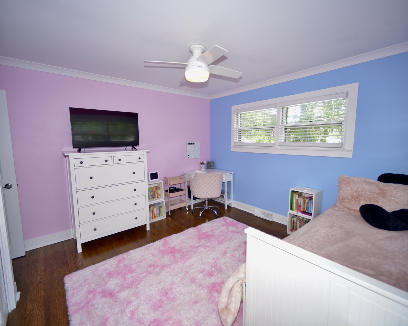 1181 Sherwood Road Highland Park, IL 60035 - Photo 12 of 22 a bedroom with a bed and flat screen tv