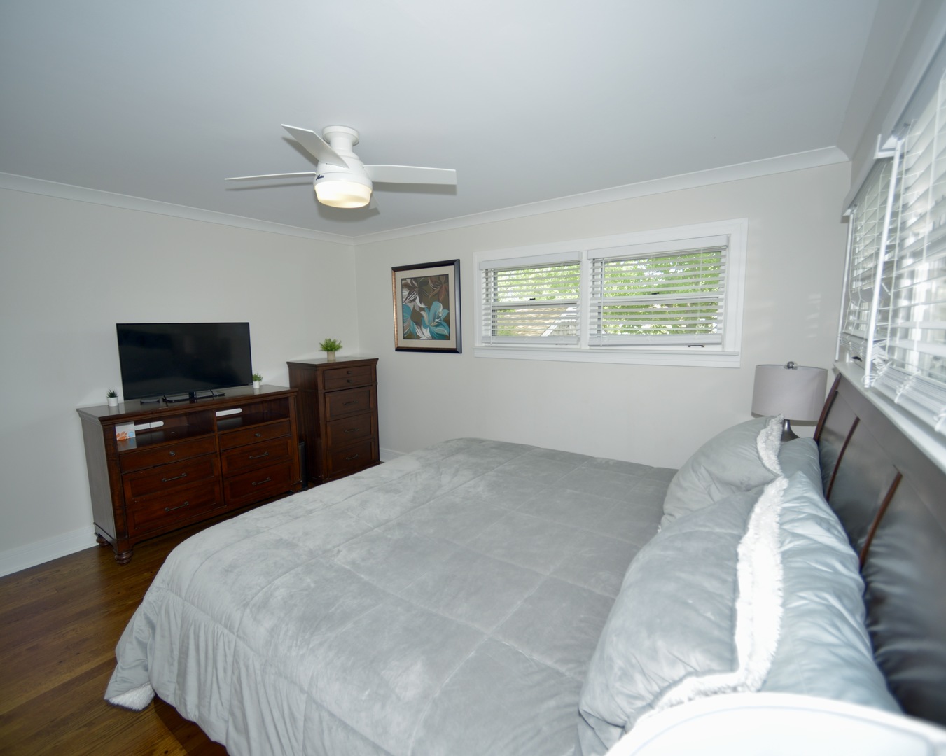 1181 Sherwood Road Highland Park, IL 60035 - Photo 16 of 22 a bedroom with a bed and a flat screen tv