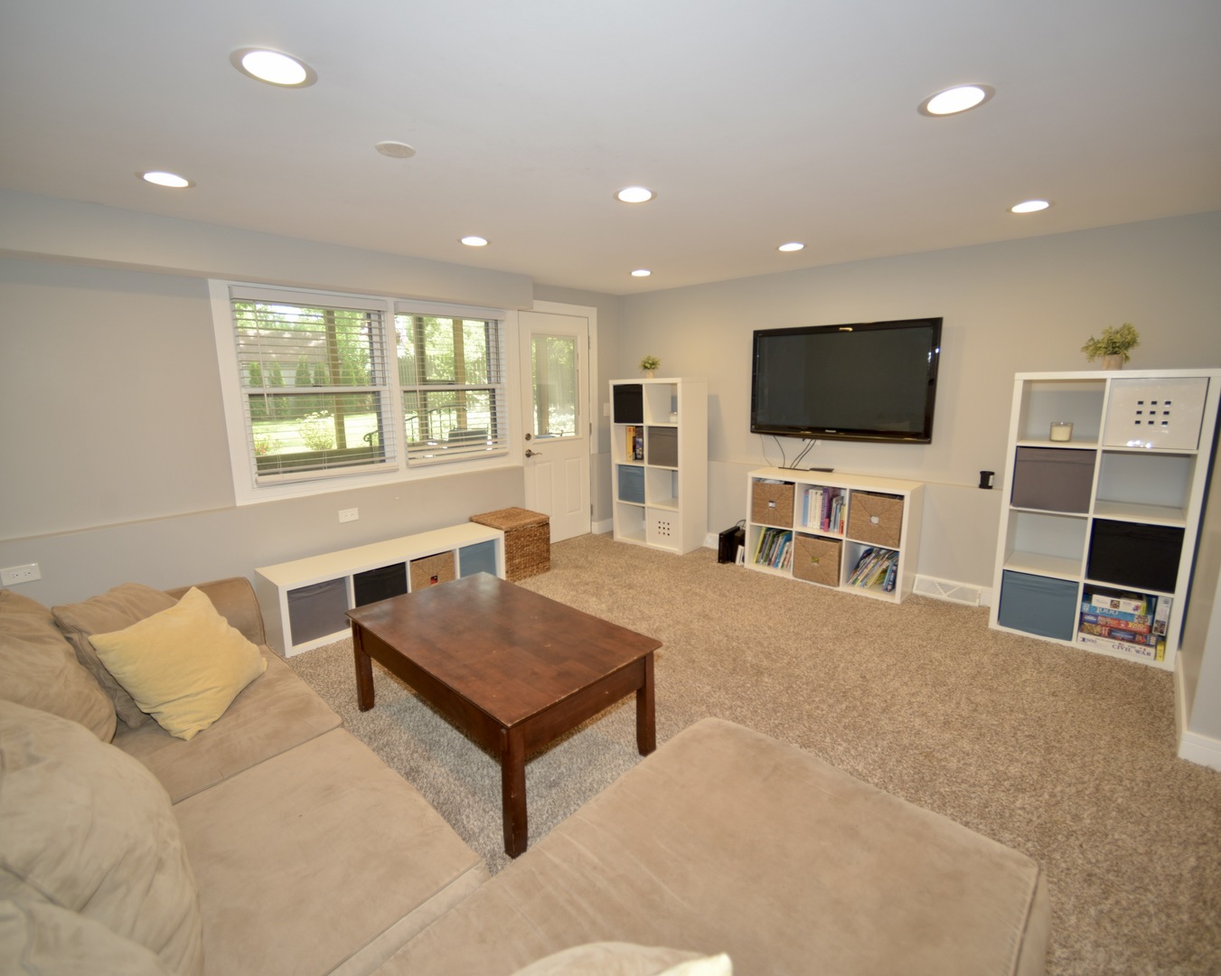 1181 Sherwood Road Highland Park, IL 60035 - Photo 18 of 22 a living room with furniture and a flat screen tv