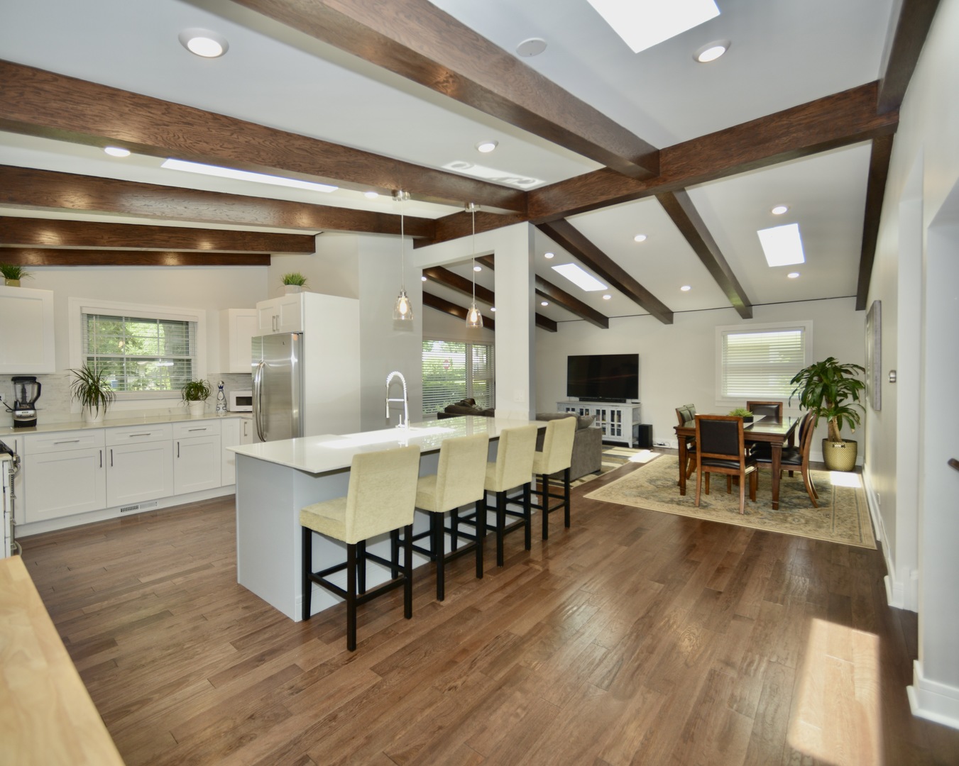 1181 Sherwood Road Highland Park, IL 60035 - Photo 2 of 22