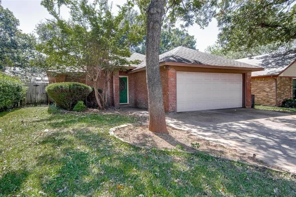 $2,000 | 3924 Wentworth Drive, Arlington, TX 76001