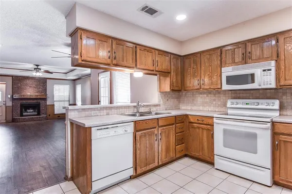 $2,000 | 3924 Wentworth Drive, Arlington, TX 76001