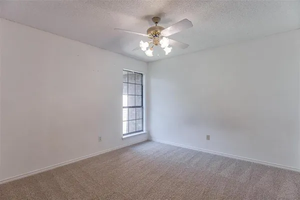 $2,000 | 3924 Wentworth Drive, Arlington, TX 76001