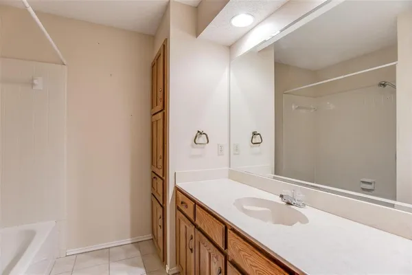 $2,000 | 3924 Wentworth Drive, Arlington, TX 76001