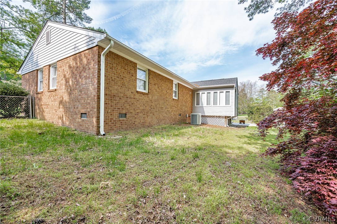 11420 Elshur Road Midlothian, VA 23112 - Photo 24 of 25 a view of a house with backyard and garden
