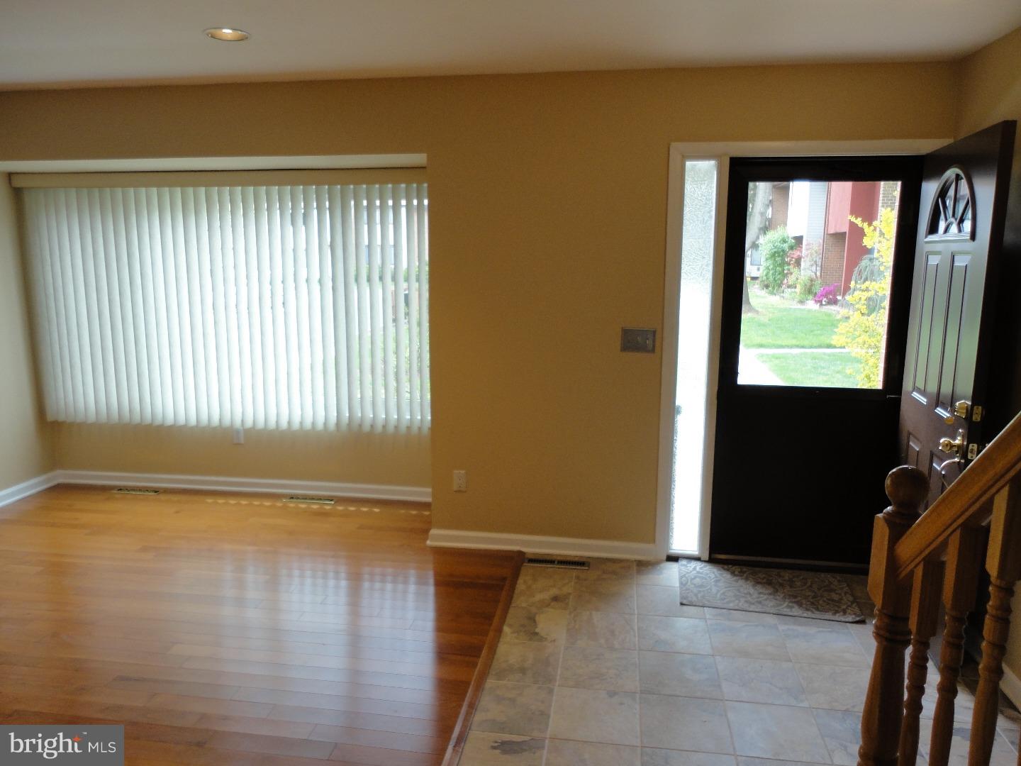 900 Jamestown Road Hightstown, NJ 08520 - Photo 4 of 25 Living Room
