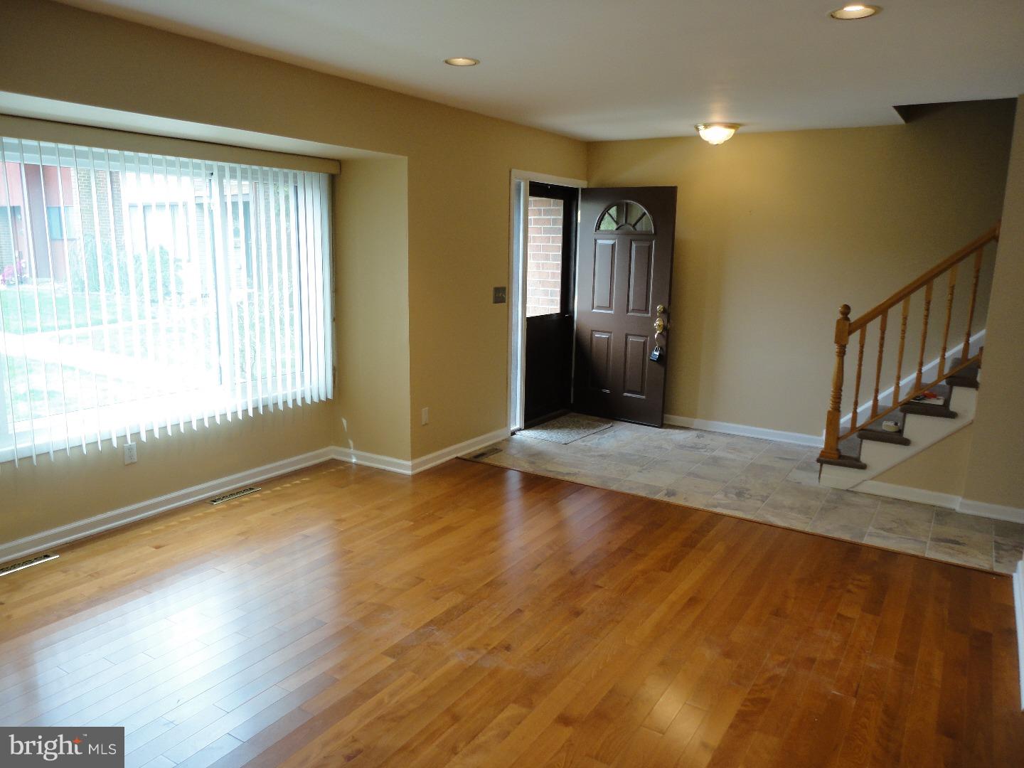 900 Jamestown Road Hightstown, NJ 08520 - Photo 5 of 25 Living Room