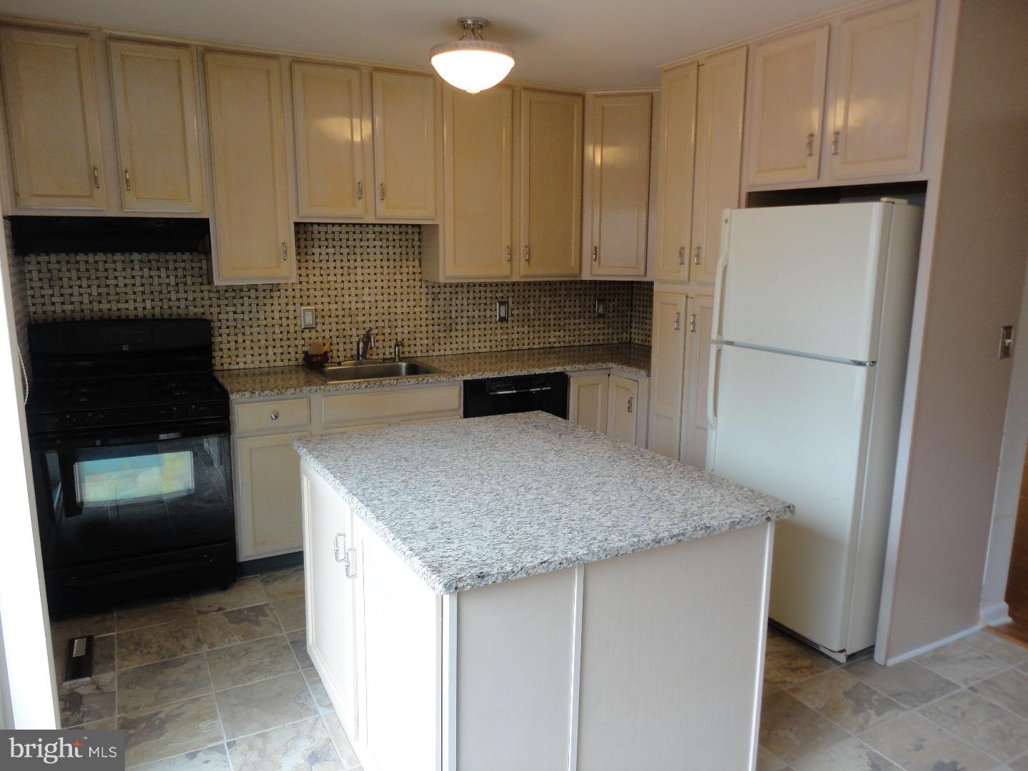 900 Jamestown Road Hightstown, NJ 08520 - Photo 8 of 25 Kitchen
