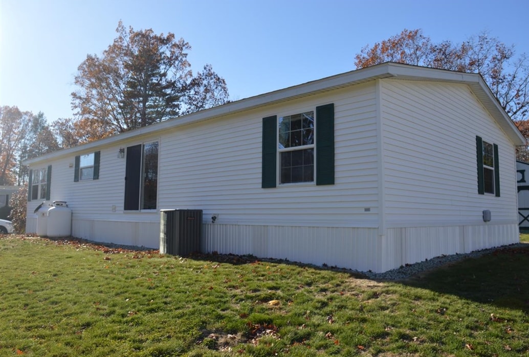 15 South Cranberry Rochester, NH 03867 - Photo 3 of 35