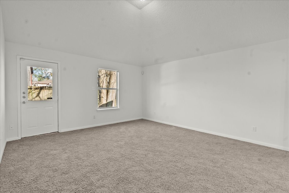 726 Flying Bridge Way Crosby, TX 77532 - Photo 15 of 32 an empty room with windows and closet