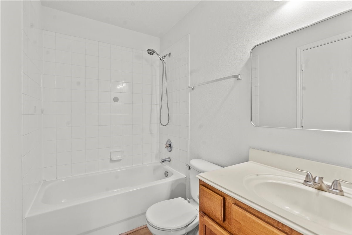 726 Flying Bridge Way Crosby, TX 77532 - Photo 20 of 32 a bathroom with a sink toilet and bathtub