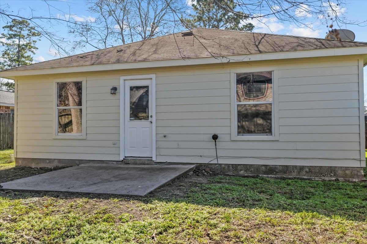 726 Flying Bridge Way Crosby, TX 77532 - Photo 27 of 32 a front view of a house with garden