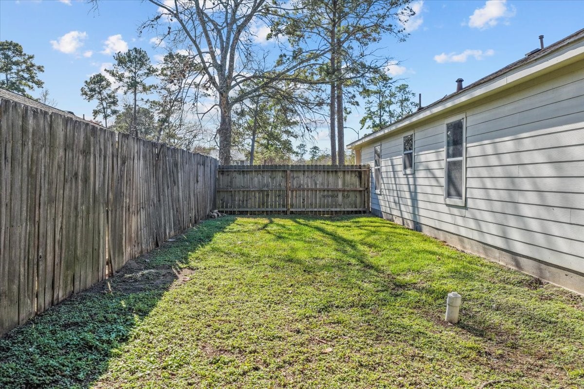 726 Flying Bridge Way Crosby, TX 77532 - Photo 29 of 32 a view of backyard with green space