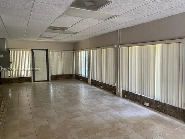$10,000 | 4450 Jog Road, Lake Worth, FL 33467