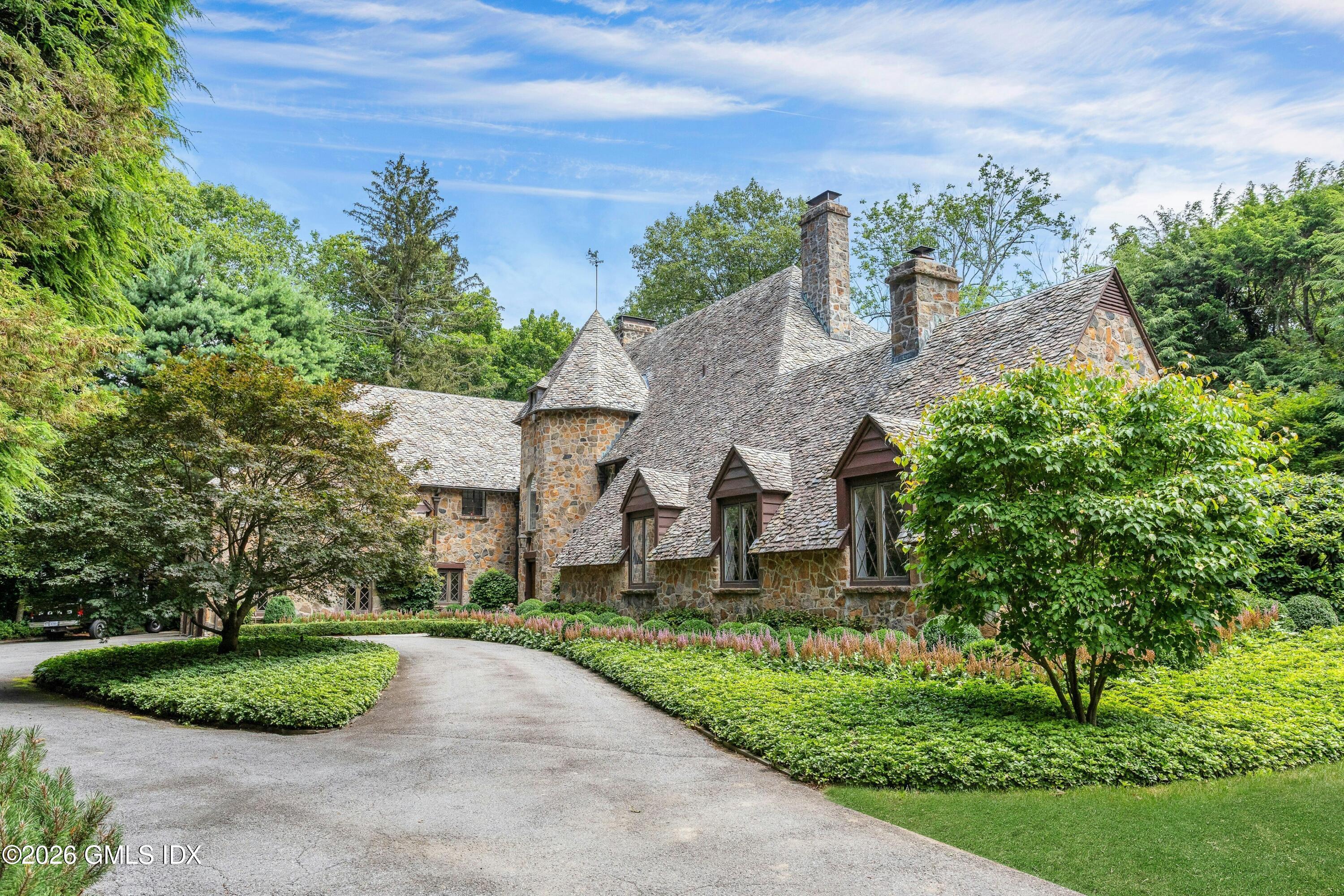 11 Alden Road Greenwich, CT 06831 - Photo 2 of 36 002-484375-_X0A4811_14217436