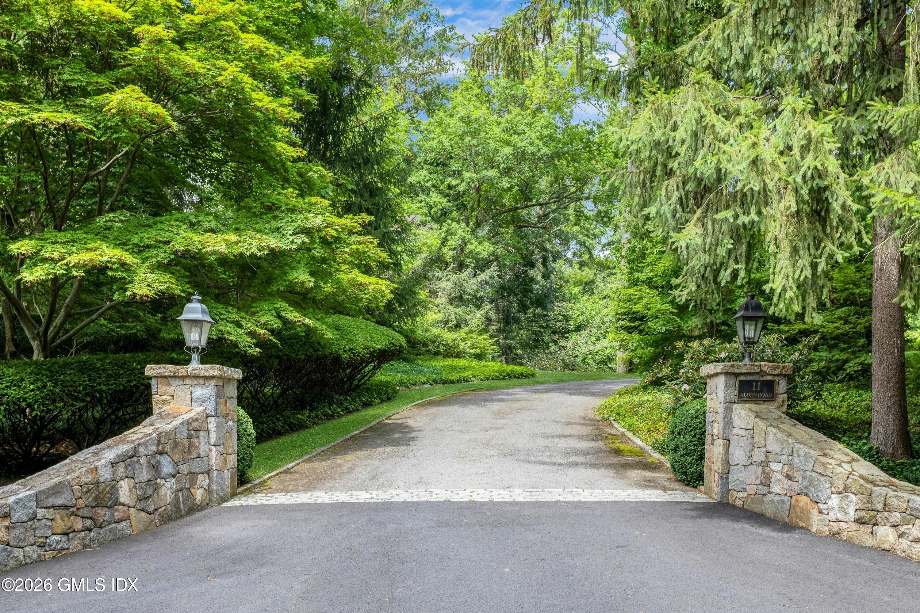 11 Alden Road Greenwich, CT 06831 - Photo 3 of 36 003-484375-_X0A4807_14217432